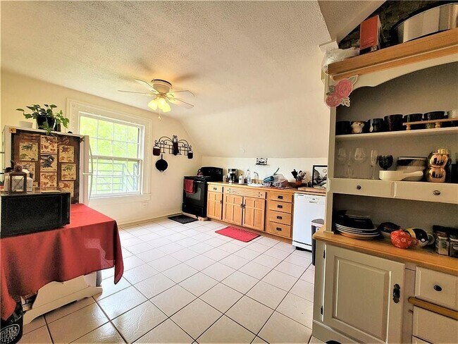 Photo - 10 Atkinson St Unidad 3 - Attic