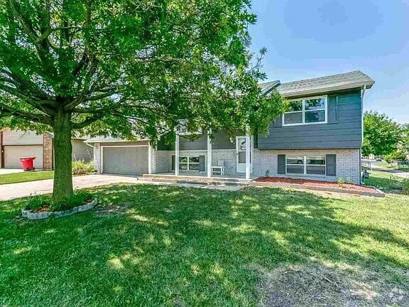 Building Photo - Presenting an exceptional opportunity to r... Rental