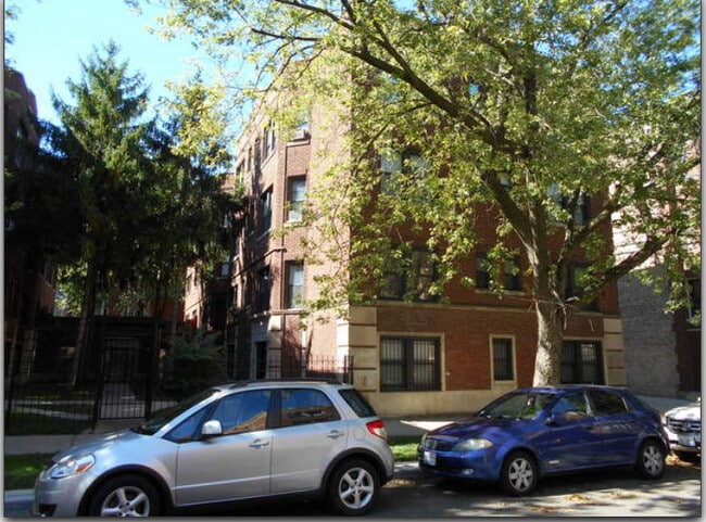 Building Photo - 7006 N Paulina St Rental
