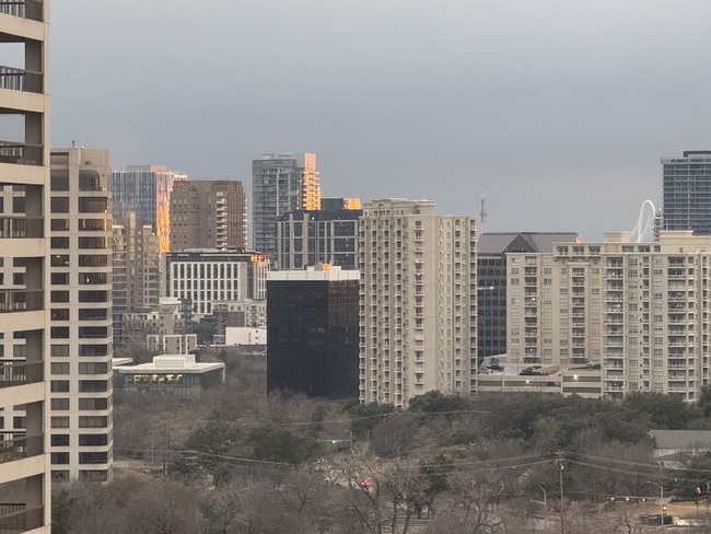 Photo - 3883 Turtle Creek Blvd Unidad 2010