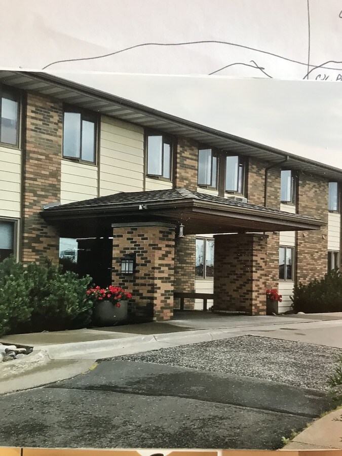 Lawnview Apts - 2820 Ogden Ave Unit 16