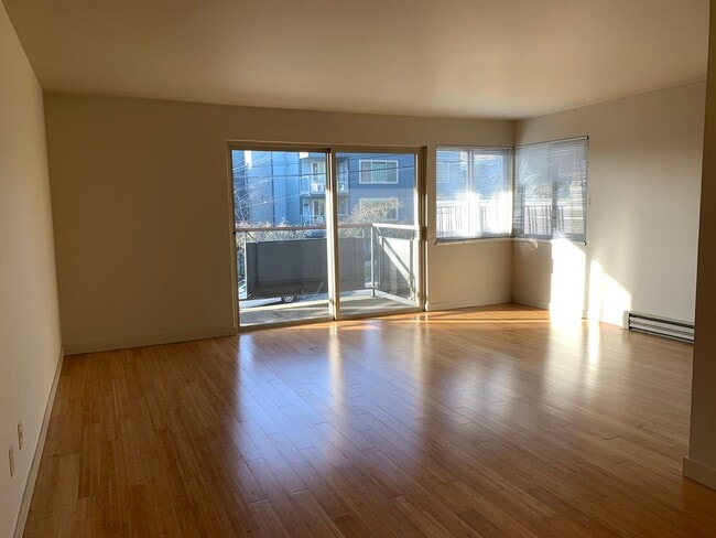 Photo - 2BR/1.5 Bath in a quiet Fremont neighborhood - Private balcony and shared backyard! Unidad 1