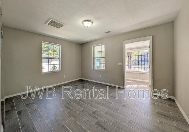 Photo - 1043 W 31st St