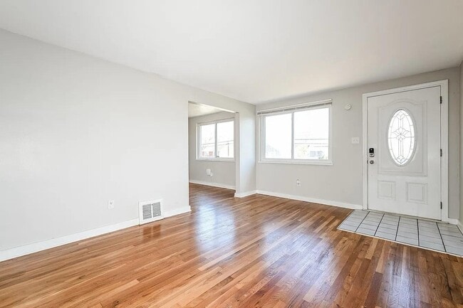 Photo - 536 Burton Dr