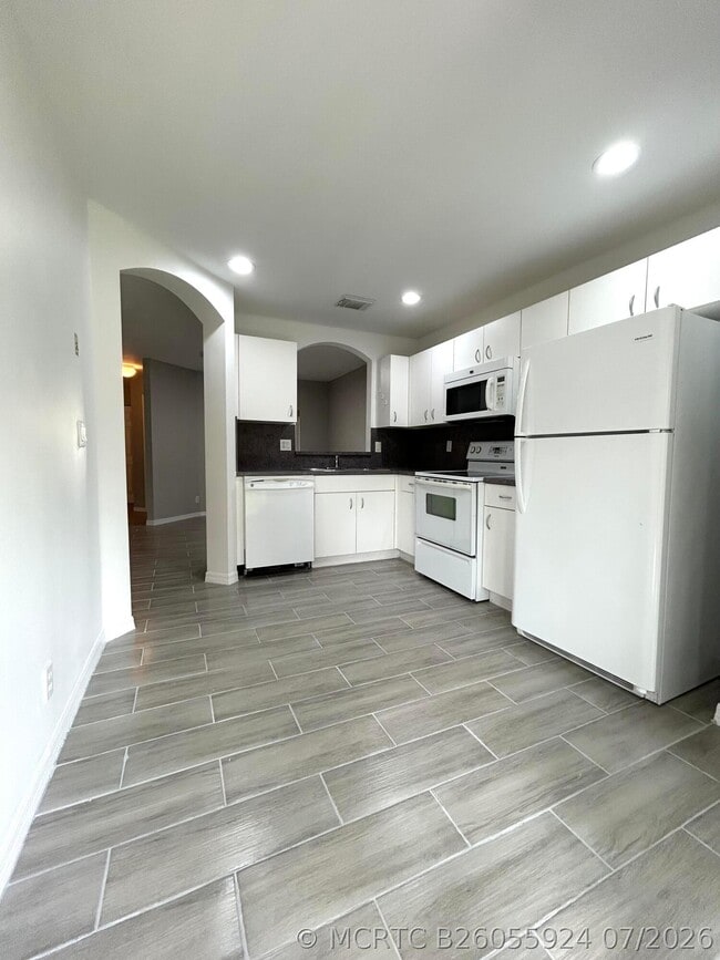 Photo - 1007 Arezzo Cir