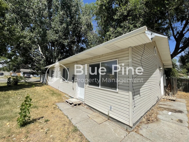 Building Photo - 570 Iona St Rental