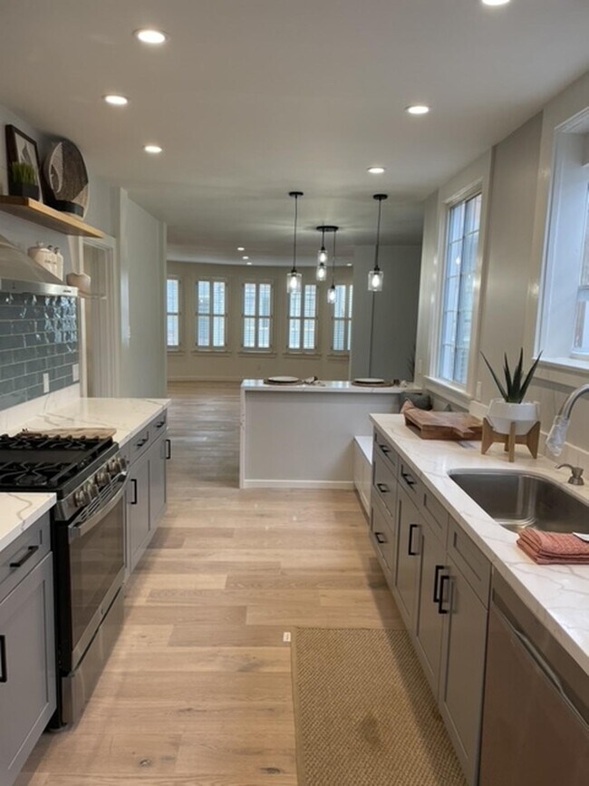 Photo - Stunning Outer Mission apartment near Cayu...