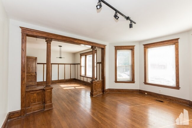 Building Photo - 4008 N Southport Ave Unit 1