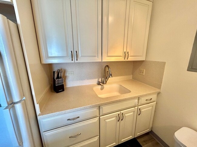 Photo - Kinau Lanais Furn. 1 Bdrm., 1 bathroom with 1 cov'd/sec'd  parking Unit 1507