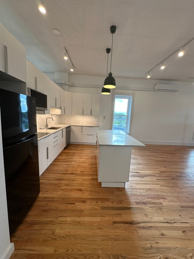Photo - 204 W Washington St Unit 3B