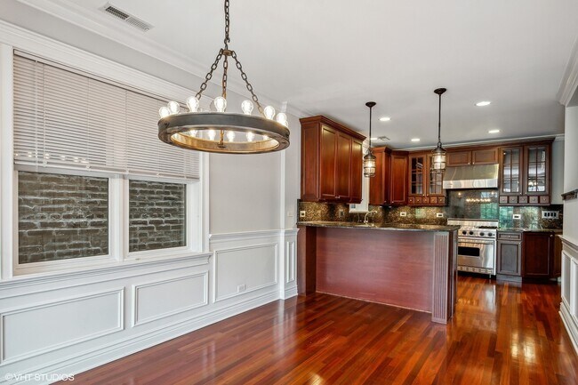 Photo - 902 W Roscoe St Unit 3