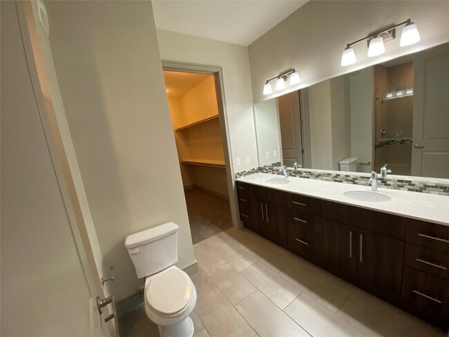 Photo - 1800 St Joseph Pkwy Unit 206