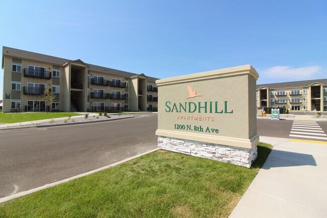 Building Photo - 3 bedroom, 2 bath in apartment home in Oth... Unit A101