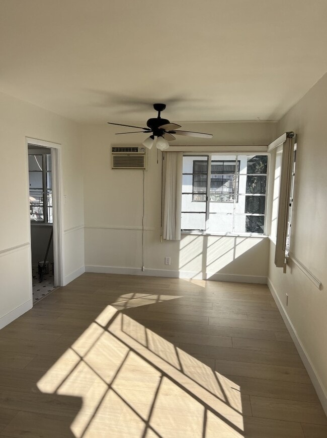 Photo - 1233-1237 N Fuller Ave