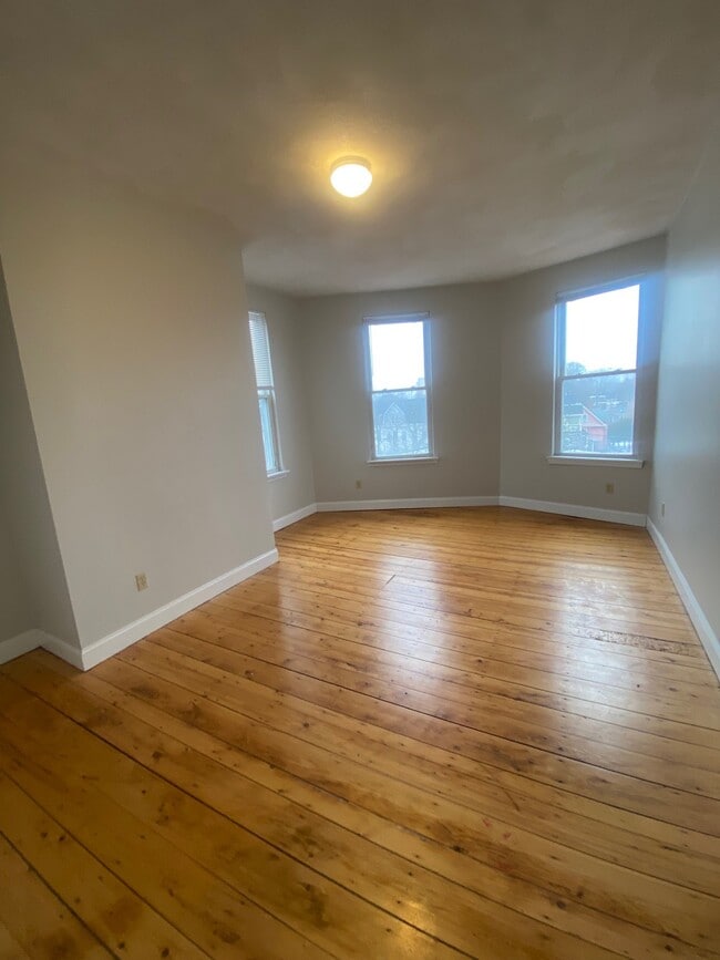 Building Photo - 10 Belmont St Unit 8