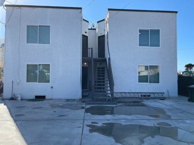Each apartment has private entrance in back of building - 4606 S Normandie Ave Apartments Unit Bottom 2