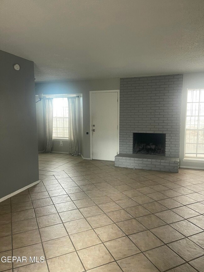Photo - 8614 Mettler Dr