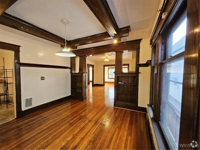 Building Photo - 706 E Delavan Ave Rental