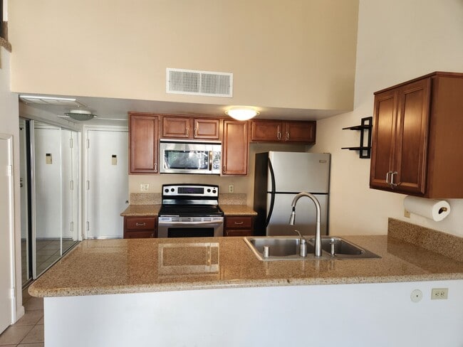 Building Photo - 6255 Rancho Mission Rd Unit #326 Mission Heights, Mission Valley