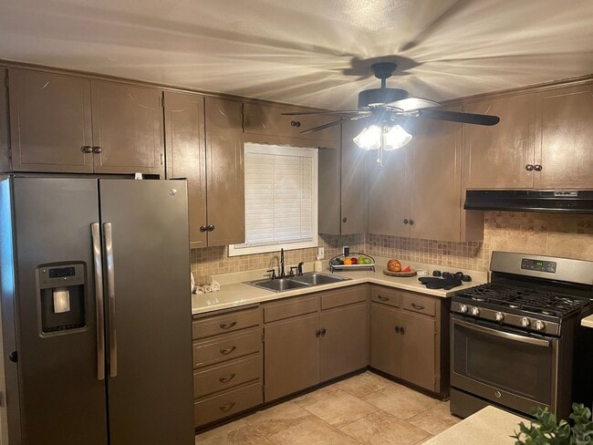 Photo - 3 BEDROOM NEAR BONHAM MIDDLE SCHOOL, EASY ...