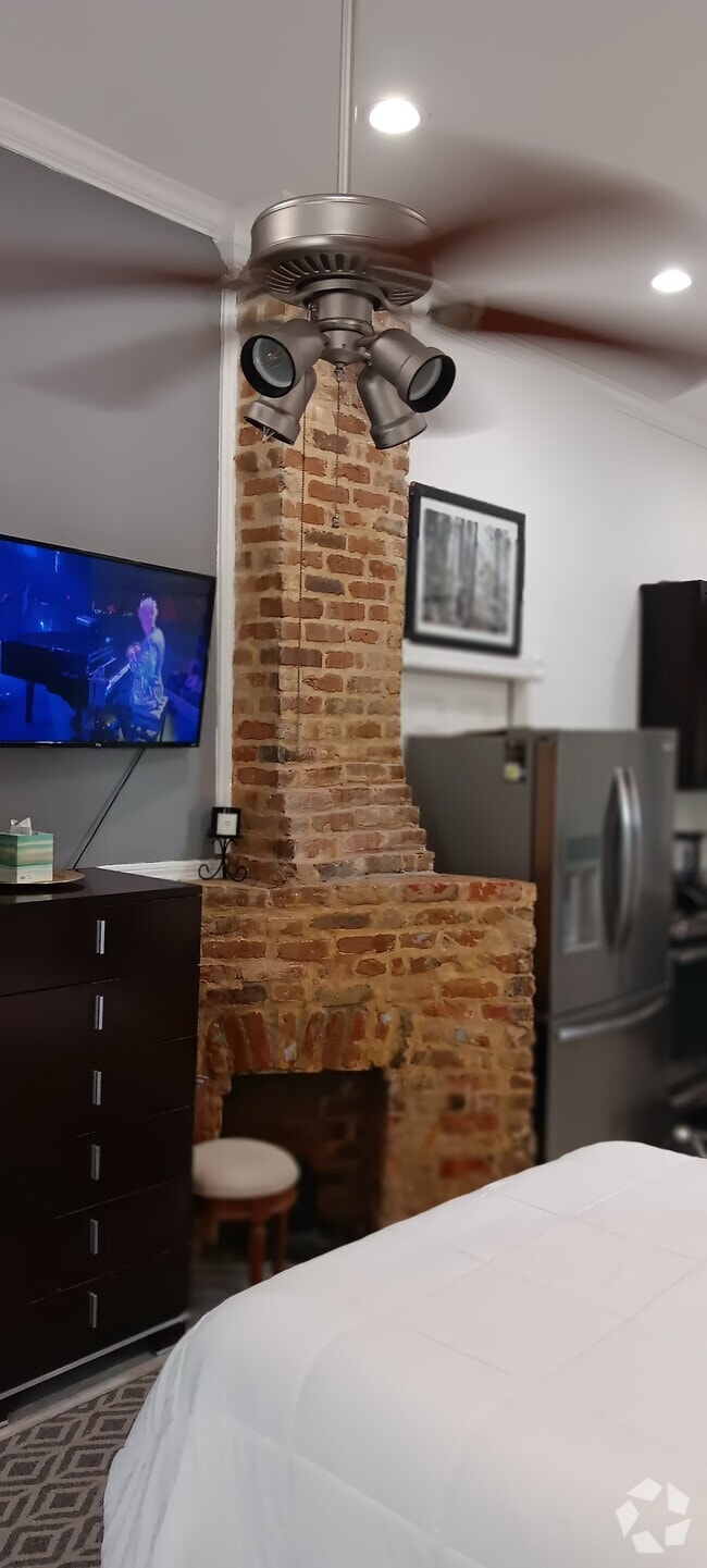 Building Photo - No Brainer Furnished Apartments