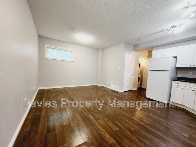 Photo - 21912-21990 90 Ave NW