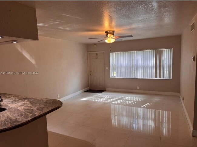 Photo - 2622 Riverside Dr Unit 2622