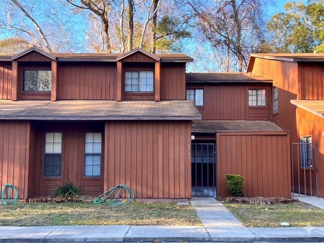 Building Photo - 5745 SW 10th Pl