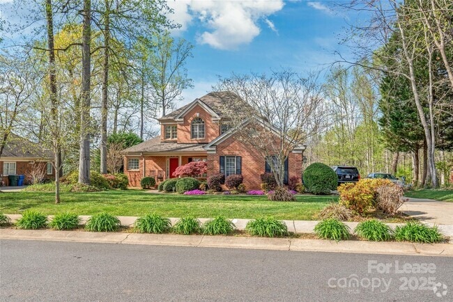 Building Photo - 255 Fernbrook Dr Rental