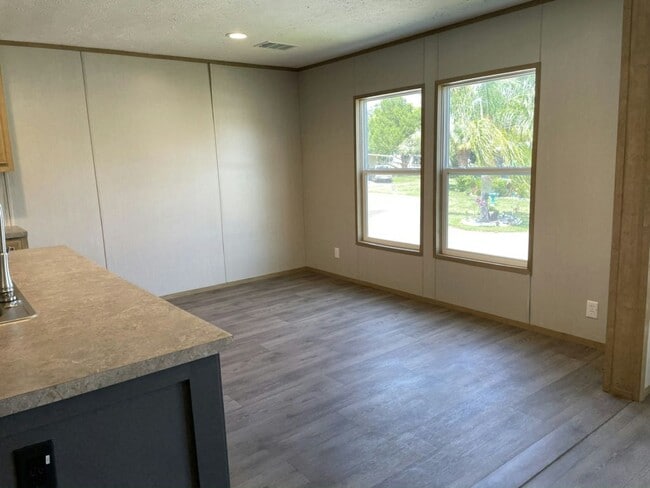 435 Misty Ln