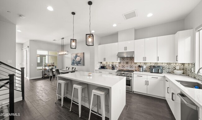 Photo - 1717 E Morten Ave Townhome