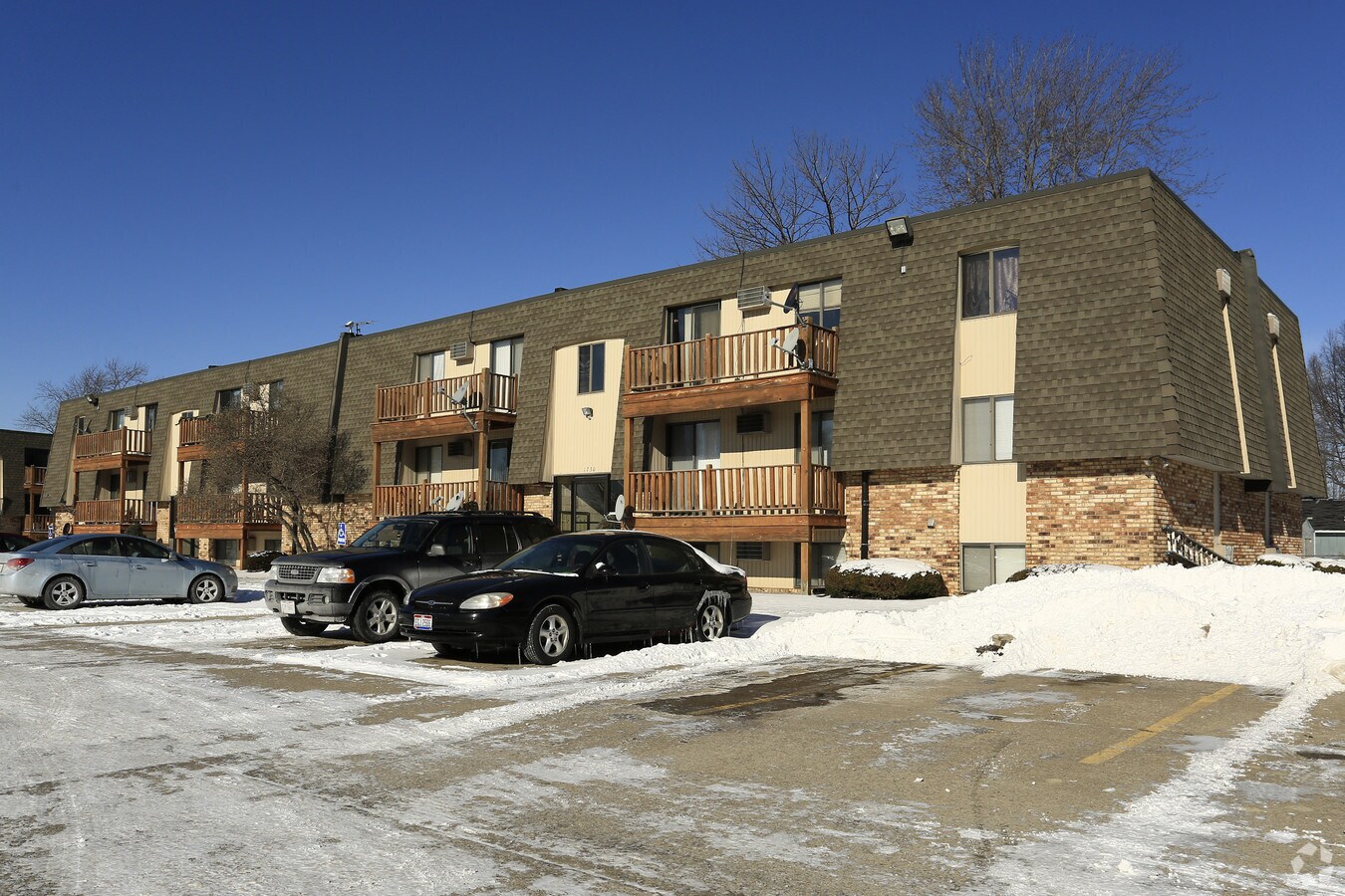 Meadow Oaks Apartments - Meadow Oaks Apartments