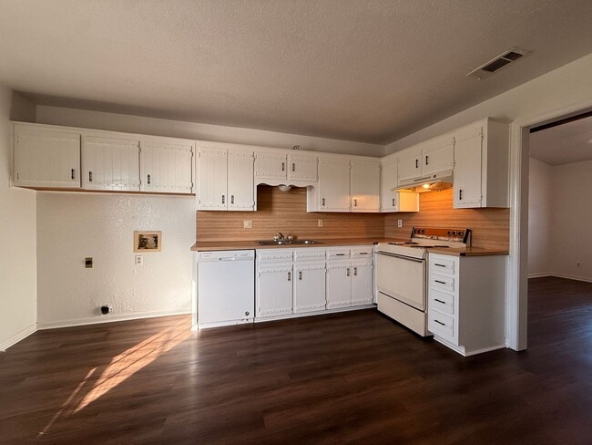 Photo - 4800 Cedarhill Cir Unit 4800-A Cedarhill Cir, KI