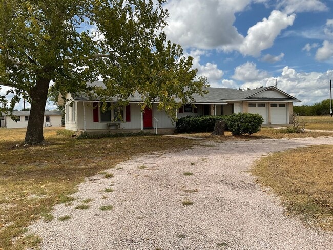 Building Photo - AMAZING 3 Bedroom 2 Bath Home COMING SOON ...