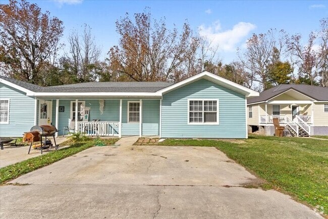 Building Photo - 20017 Sunshine Dr Rental
