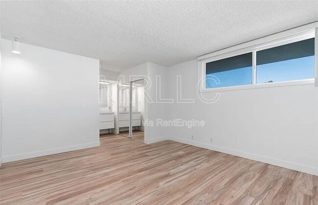 Building Photo - 420 Monterey Ln Unit R7