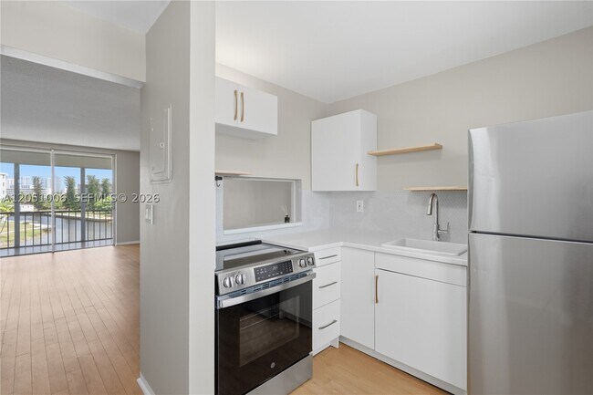 Photo - 2851 Leonard Dr Unit J402