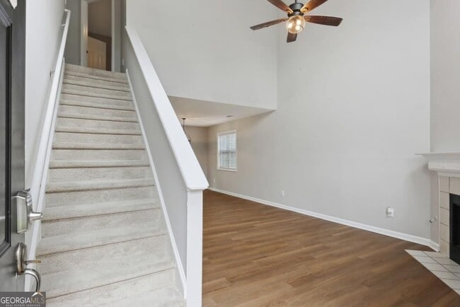 Photo - 1044 Hillsborough Chase NW