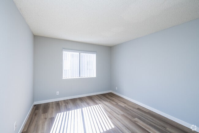 2BR, 2BA - 915SF - Primary Bedroom - Saticoy Gardens