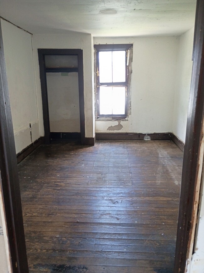 Photo - 183 S Mount Vernon Ave Unidad Rear