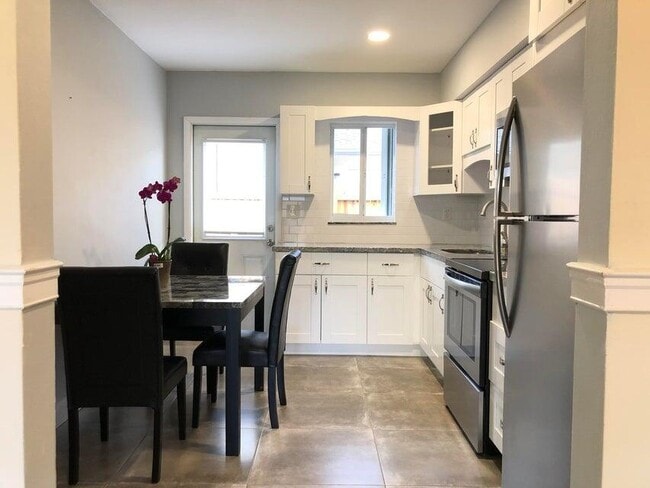 Photo - 118 NE 4th Ave