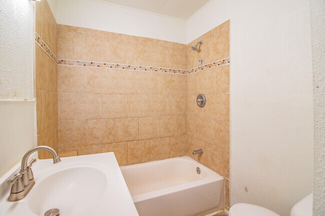 Photo - 305 E Lubbock St