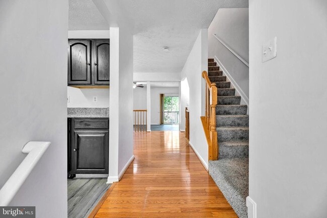 Photo - 2406 Lemontree Ln