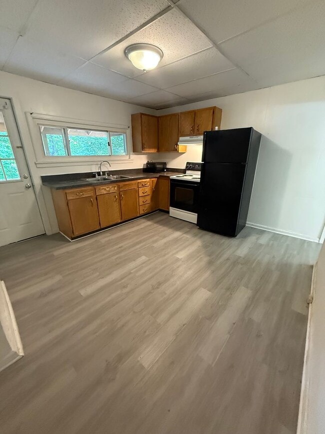 Photo - 1102 Langtry St