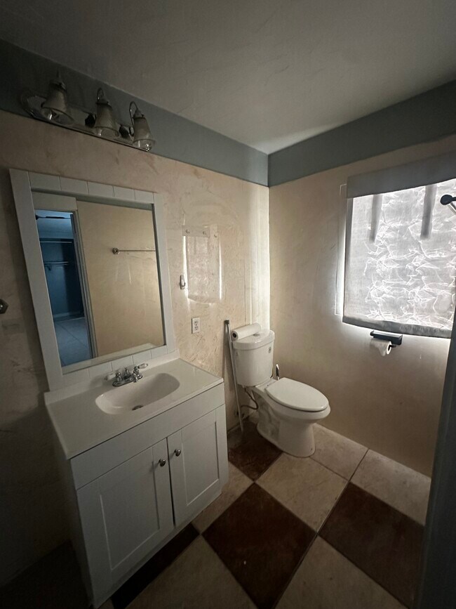 Photo - 2504 Reynolds Ave