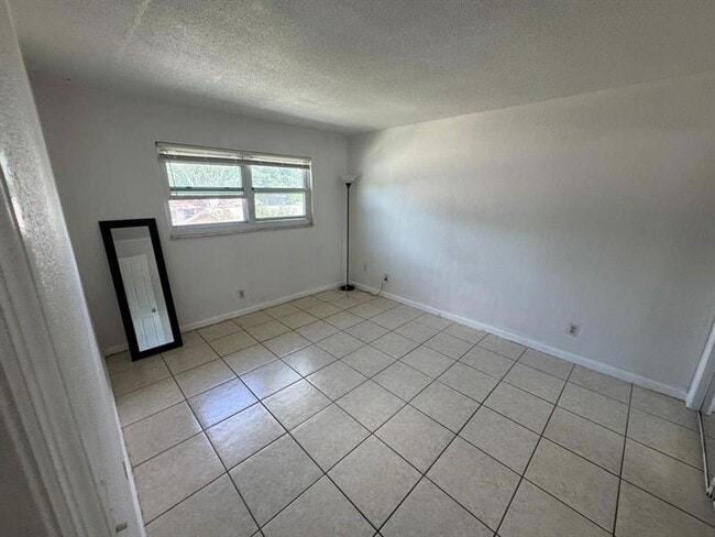 Photo - 4732 SW 33rd Ave Unit 205