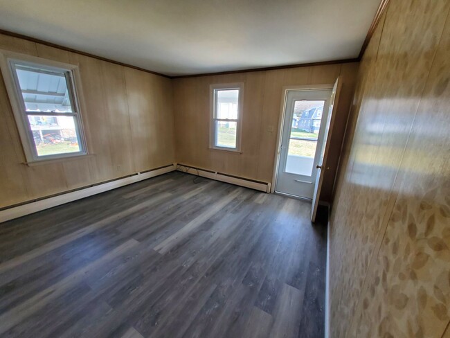 Photo - Single Family 2 bed/1 bath with HUGE Garag... House
