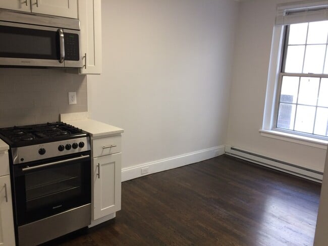 Building Photo - 28 Clearway St Unit 8