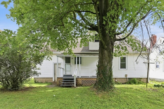 Photo - Three bedroom, one bathroom single in Springfield!