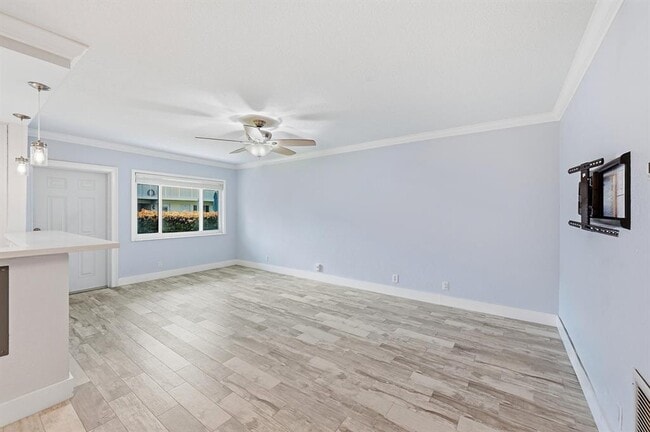 Photo - 2110 NE 42nd St Unit 2b